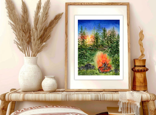 Fine art tisk lesního ohně v útulném přírodním interiéru s travinami a keramikou, atmosféra lesa a tepla domova.